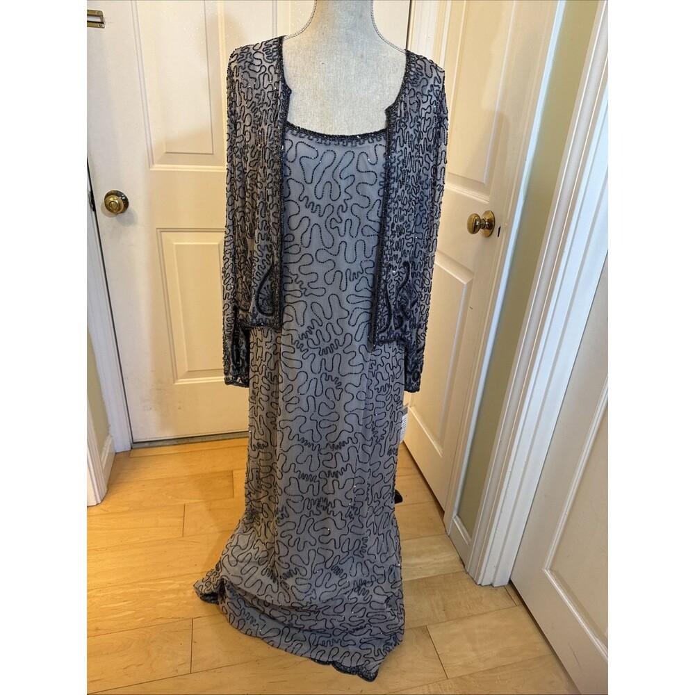 BEADED BEAUTY Adrianna Papell women’s size 16 gray 100% Silk dress with jacket
